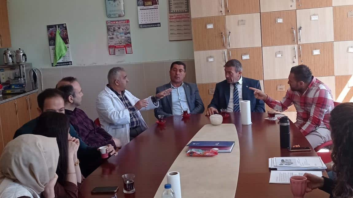 Alay Belediye Başkanı Yusuf Akdemir' den Okulumuza İadeyi Ziyaret